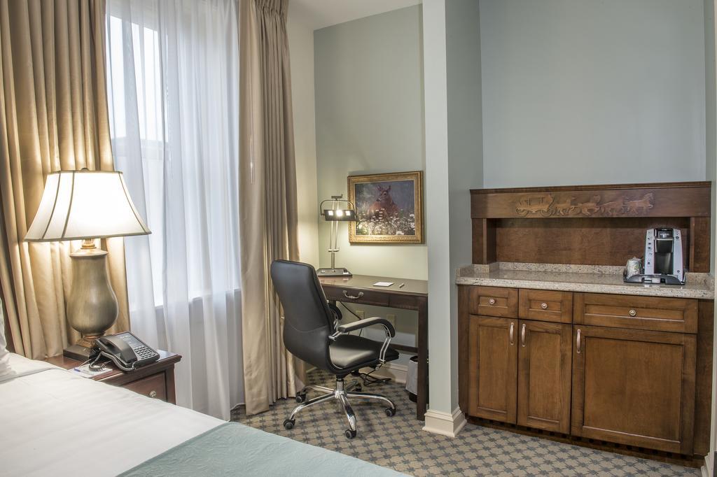 The Inn At Wise Room photo